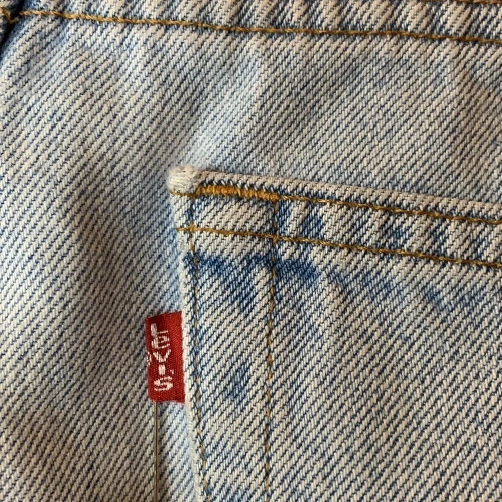Vintage Levi’s 505 Regular fit straight leg denim jeans 40 x 30